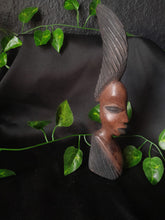 Load image into Gallery viewer, African Woman sculpture